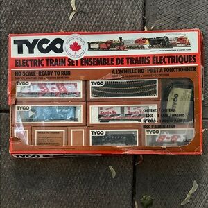 Vintage Tyco HO Scale Electric Train set. Pre-loved.